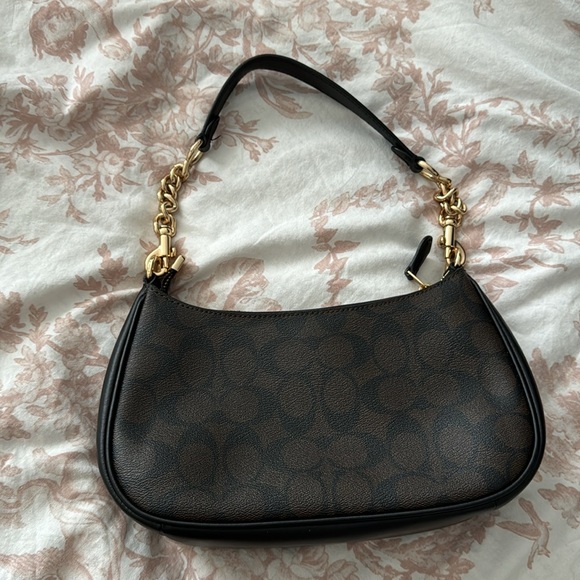 Coach Teri Shoulder Bag In Signature Canvas - Picture 5 of 6